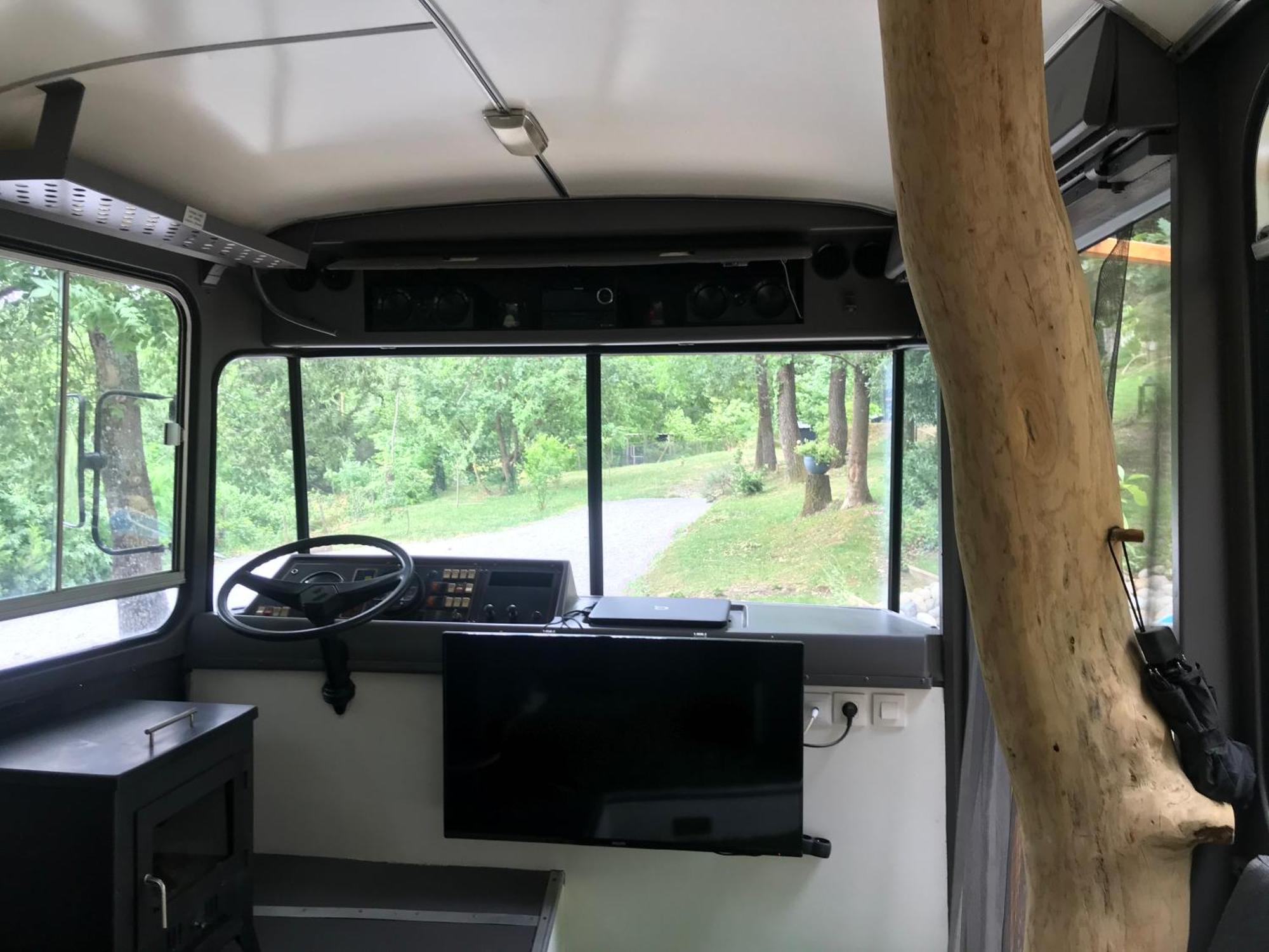 Bus Atypique Au Bord Du Canal Du Midi Et Au Coeur D'Une Foret 2 Chambres Villepinte  Exteriör bild