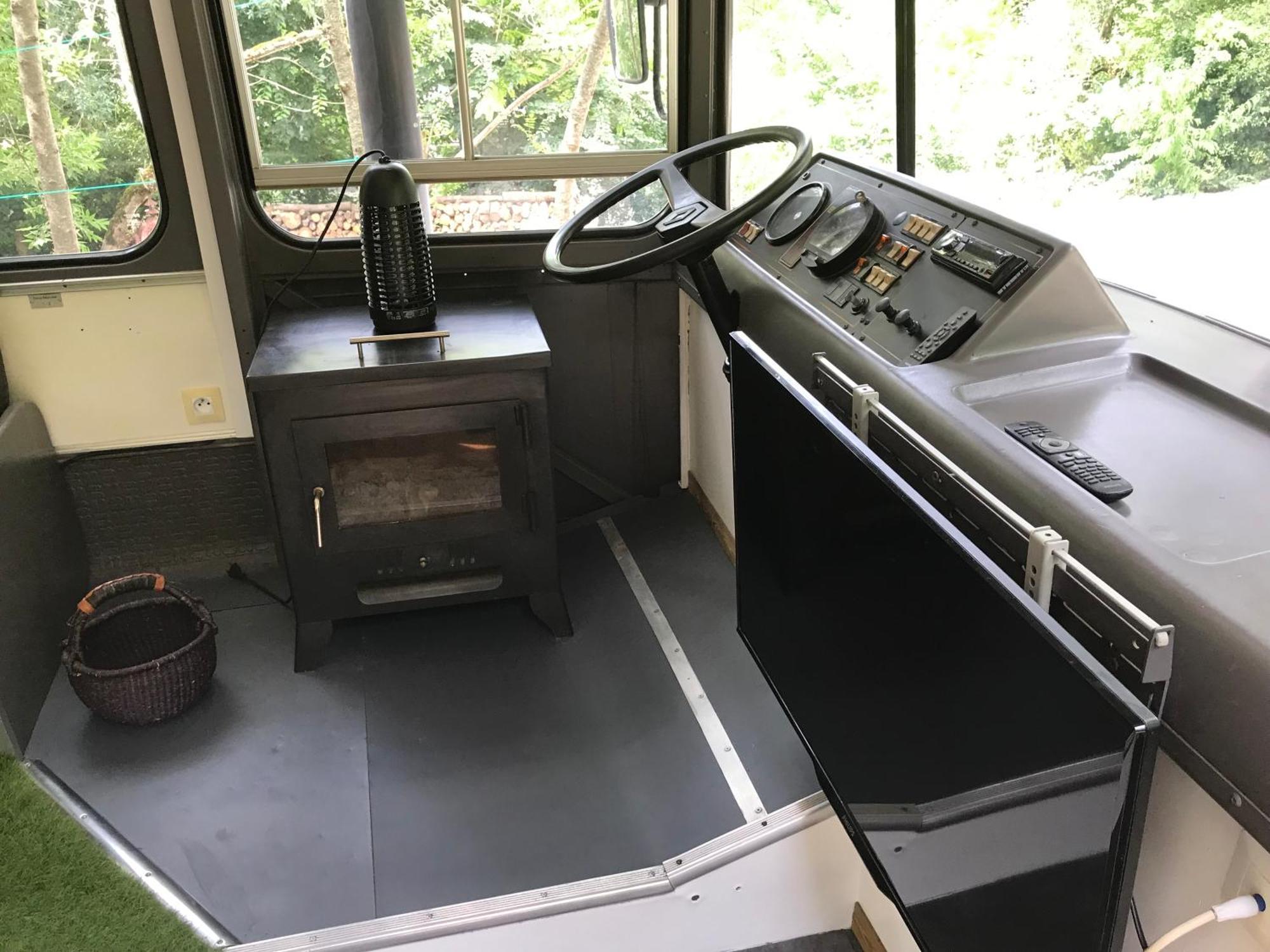 Bus Atypique Au Bord Du Canal Du Midi Et Au Coeur D'Une Foret 2 Chambres Villepinte  Exteriör bild
